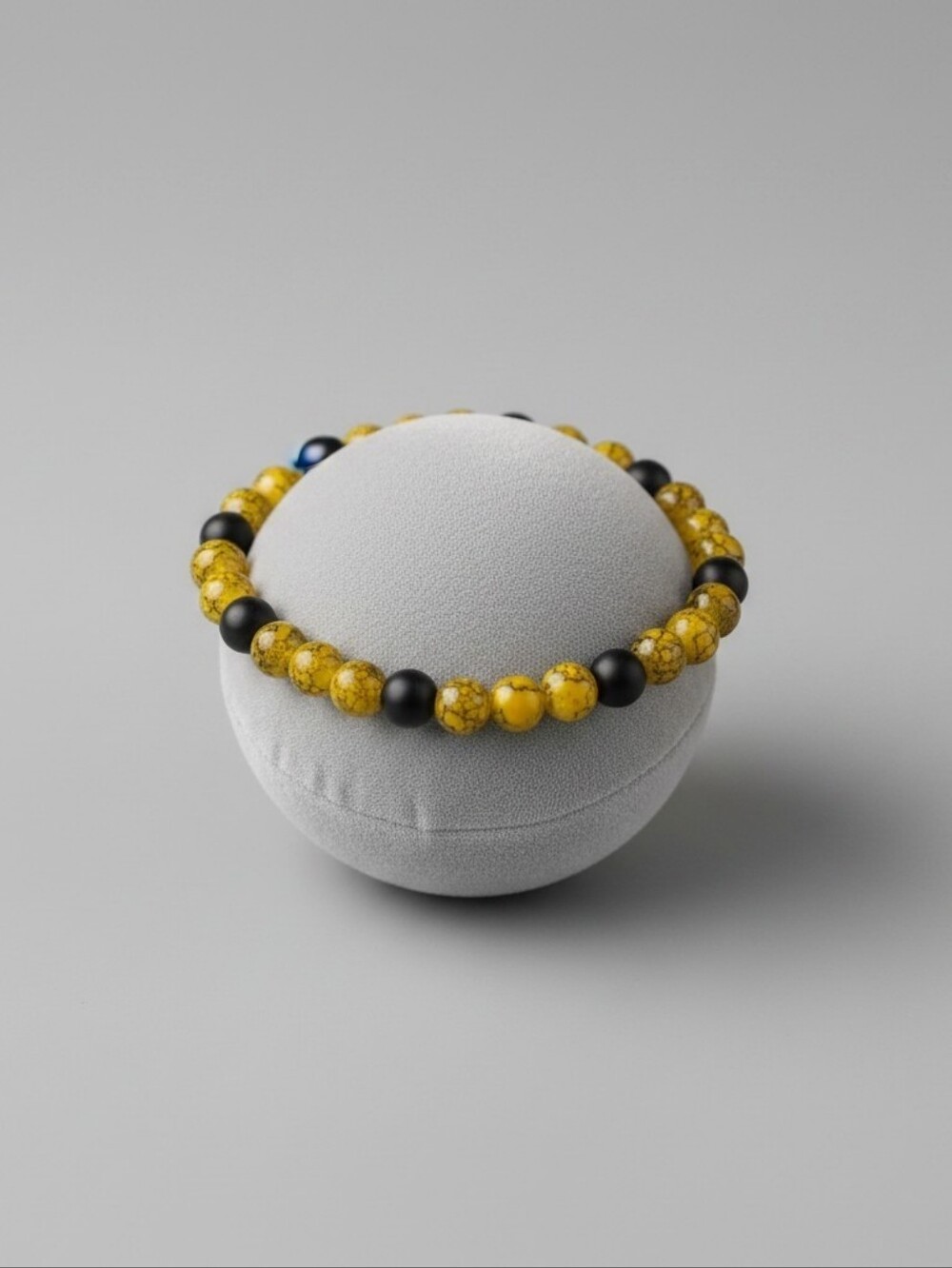 NWT Yellow and Black Beaded Bracelet with Organic Design